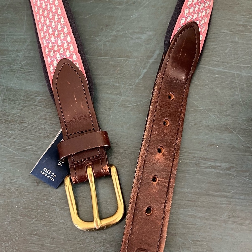 Vineyard Vines Pink Whale logo leather men’s belt 28